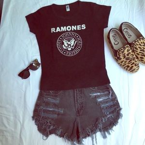 Ramones Band T-Shirt.